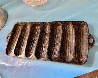 Cast iron cornbread mould