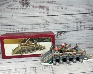 Mervyns Village Square 2005 Santa Delivering Presents Statue Figurine Christmas Holiday Town