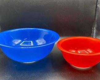 Pair of Pyrex Glass Mixing Bowls Primary Red Blue