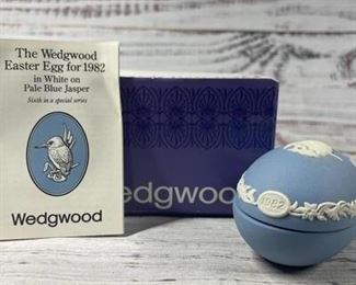 Wedgwood Kingfisher Easter Egg for 1982 in White on Pale Blue Jasperware Trinket Box