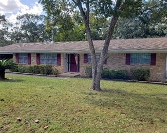 Lovely 4 bedroom home off of Jackson Street.