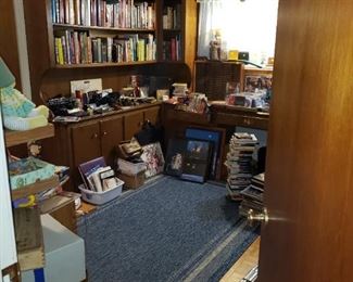 Great Room for all kinds of Collectibles ...