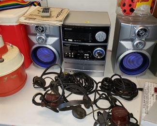 Great stereo - the speakers light up when it is playing!