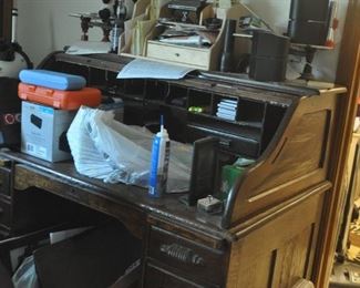 Antique roll top desk $250