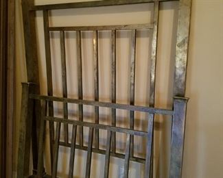Vintage brass twin size bed (no mattress)
