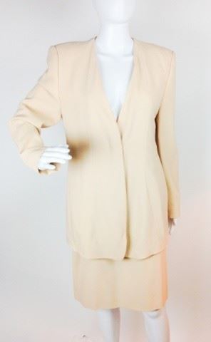 21	Giorgio Armani Buttercup Wool Skirt Suit	Giorgio Armani buttercup color Wool Skirt Suit Two hidden button front Jacket Pencil SKIRT back zipper closure No Sizing - other items from this collection are size 40
