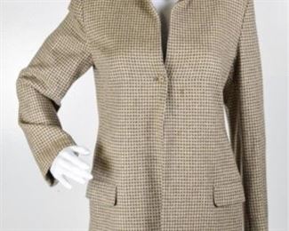 45	Davide Cenci Cashmere Hound's Tooth Jacket	Italian Designer Davide Cenci Cashmere Hound's Tooth Jacket Brown - Periwinkle - Camel Coloring in Pattern -Satin Lined Single Button Front Closure - Two Front Pockets ***NO SIZING *** ( measures approx. women's 8 )
