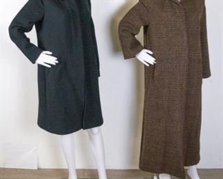 180	Two Women's Jackets / Coats Perry Ellis and Barneys	Two Women's Jackets / Coats Perry Ellis and Barneys. Brown Twill Trench Perry Ellis - Size 8 and Black Barneys Pea coat - Made in Italy - Size 42 / 8

