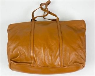 211	Brooks Brothers Leather Tote New with Tags	Brooks Brothers leather tote, double handles, zippered top closure, interior zipper pocket, includes dust bag, excellent condition, 10"H, 14"W, 5 1/2"D
