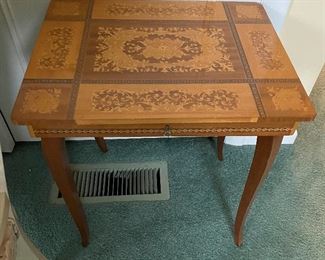 Corso Italian music box table