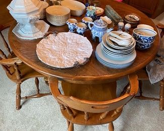 Ethan Allen Dining set with two leaves