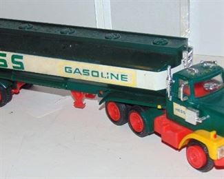 VINTAGE HESS TOY TRUCK GASOLINE TANKER