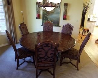 Beautiful Round Dining Room Table with 6 chairs 