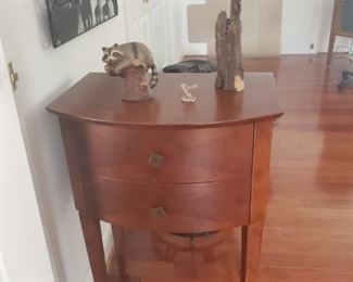 Bow front table/2 drawers