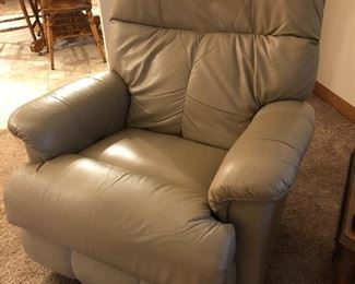 Very nice leather recliner