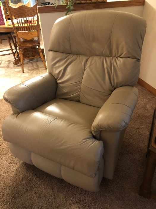 Very nice leather recliner