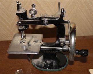 Mini Singer Sewing Machine. 