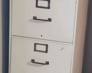 Vertical file cabinet metal doesn't lock