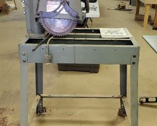 Delta Deluxe Radial Arm Saw With Automatic Brake, Model 10, On Meatal Stand, Model 33-990, 35" x 24" x 33"