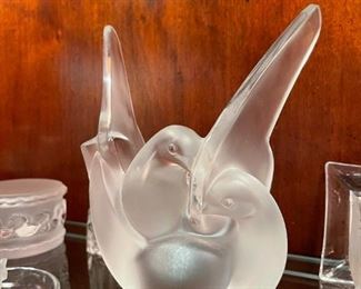 LALIQUE Crystal Sylvie Doves Vase with Flower Frog Insert