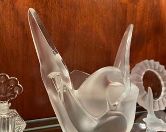 LALIQUE Crystal Sylvie Doves Vase with Flower Frog Insert