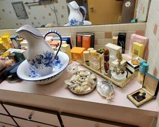 Pitcher Bowl, Perfumes, Shells