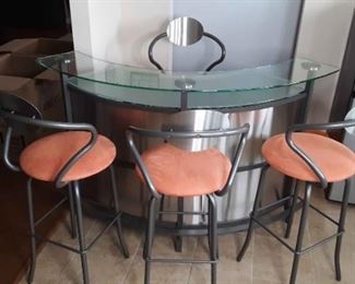 Curved Glass Bar With 4 Stools