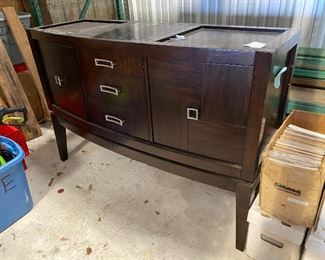 https://www.ebay.com/itm/125006088305 LRM8353 Mahogany Small Sideboard Buffett Serving Cabinet Local Pickup Auction Starts 11/19/2021 After 6PM