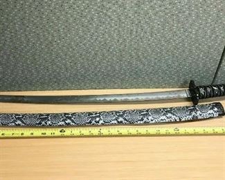https://www.ebay.com/itm/124994360021	KB0229 Japanese Katana Black and White Snakeskin Prop Sword 75cm LOCAL PICKUP		BIN	 $39.99 
