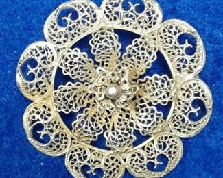 https://www.ebay.com/itm/125041604421	LAN3459 STERLING SILVER FILIGREE PIN BROOCH ( 5.7 GRAMS )		BIN	 $19.99 
