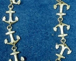 https://www.ebay.com/itm/115132708794	LAN3452 VINTAGE 7 INCH STERLING SILVER SHIP ANCHOR BRACELET (6.9 GRAMS)		BIN	 $19.99 
