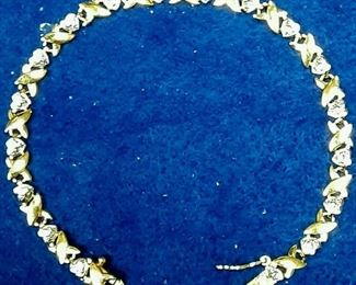 https://www.ebay.com/itm/125041814006	LAN3470 VINTAGE DBJ 7 INCH STERLING SILVER, GOLD PLATED HEARTS & Xs BRACELET		BIN	 $19.99 
