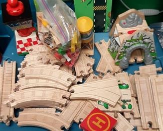 https://www.ebay.com/itm/125045291794	HS3006 VINTAGE BRIO, THOMAS THE TRAIN ,TRACK, BUILDINGS, TRAINS & EXTRAS		BIN	 $79.99 
