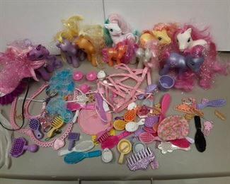 https://www.ebay.com/itm/125056501018	HS3014 LOT OF 9 VINTAGE MY LITTLE PONY FIGURES & ACCESSORIES		BIN	 $19.99 
