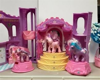 HS3013	https://www.ebay.com/itm/115145132504	HS3013 VINTAGE MY LITTLE PONY PLASTIC PLAY CASTLE WITH 3 PONYS & EXTRAS		BIN	 $19.99 
