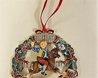 https://www.ebay.com/itm/115149152901	TU1011 WHITE HOUSE HISTORICAL ASSOCIATION CHRISTMAS ORNAMENT 2003 ROCKING HORSE		 BIN 	 $19.99 

