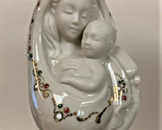 https://www.ebay.com/itm/125060385510	TU1016 CHRISTMAS ORNAMENT MADONNA AND CHILD BY LENNOX 		 BIN 	 $19.99 
