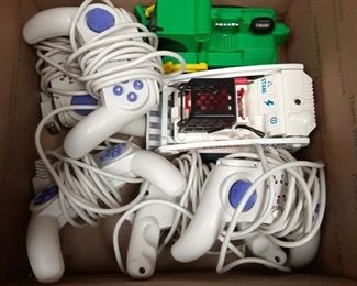 https://www.ebay.com/itm/125062331868	HS3024 VINTAGE LOT OF ROKENBOX , TWO VEHICLES, 5 CONTROLLERS ,PARTS OR REPAIR 	$19.99 	 BIN 
