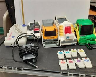 https://www.ebay.com/itm/115150974287	HS3025 VINTAGE LOT OF ROKENBOX , 4 VEHICLES, 1 CONTROLLER ,POWERBOX, ETC 	$19.99 	 BIN 
