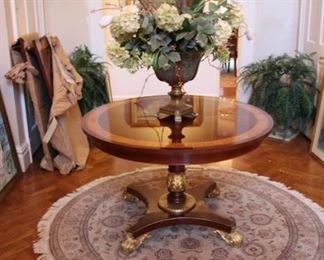 Baker banded mahogany center hall / dining table - has two leaves
