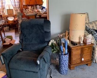 Electric lift chair in velveteen fabric - like new. Stuart-Temple end table.