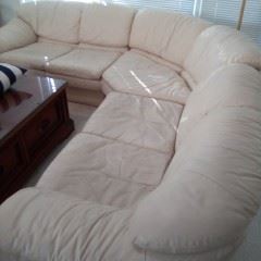 Contemporary Off White Leather Sectional Sofa. excellent Condition 
