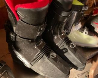 Men’s ski boots by Nordica NR955