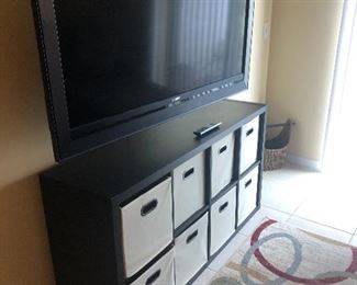 Storage cabinet and something we all need here. Never can have enough storage. 