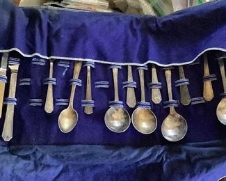 Flatware set