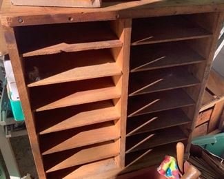 Vintage table talk pie holder