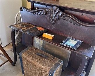 Gorgeous Dresser & Mirror, Accordian
