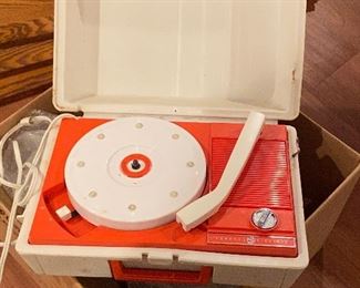 Vintage General Electric Model V211 Portable Record Player