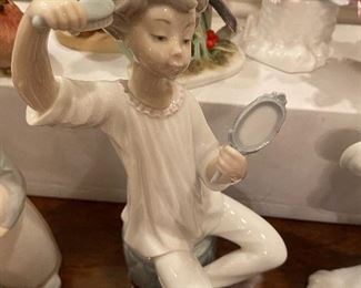 Lladro Girl Brushing Hair #1081