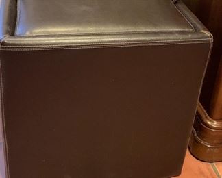 Storage Ottoman w Reversible Tray